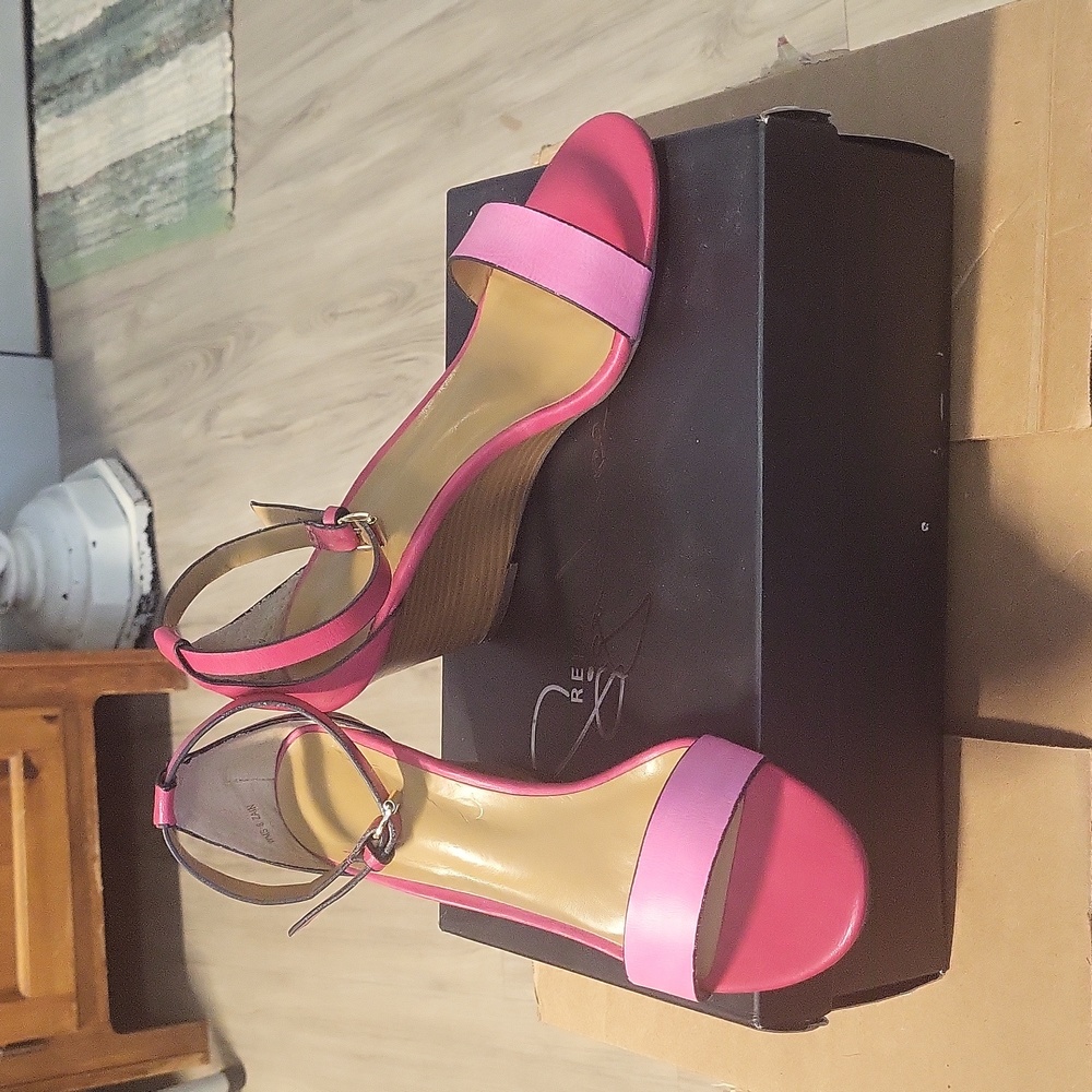 Report Signature Pink Zain Wedge Sandal Size 8